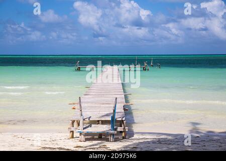 Cuba, province de Ciego de Avila, Jardines del Rey, Cayo Guillermo, Playa El Paso, jetée en bois Banque D'Images