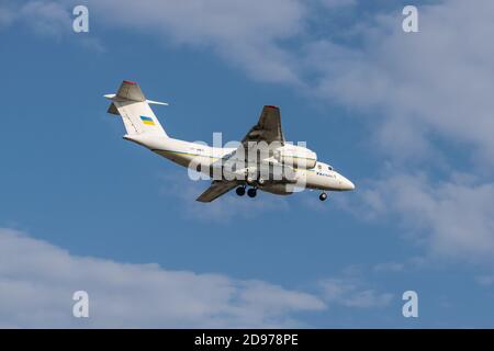 Boryspil, Ukraine - 25 septembre 2020 : Gouvernement ukrainien Antonov an-74TK-300D débarque à l'aéroport Banque D'Images