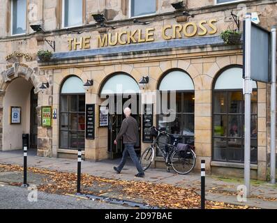 Muckle Cross, High Street, Elgin, Moray, Royaume-Uni. 2 novembre 2020. ROYAUME-UNI. L'avant de la Croix du porte-fusée. Credit: JASPERIMAGE / Alamy Live News Banque D'Images