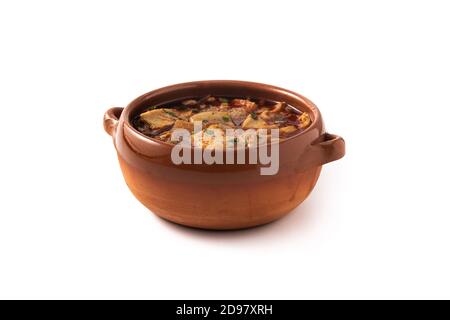Soupe traditionnelle de mondongo ou d'el menudo isolée sur fond blanc Banque D'Images