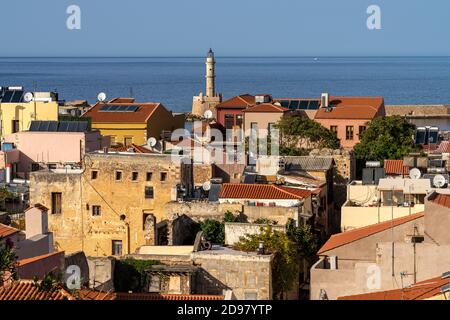 Blick auf die Altstadt mit dem venezianischen Leuchtturm in Chania, Kreta, Griechenland, Europa | vue sur la vieille ville avec le regard vénitien Banque D'Images