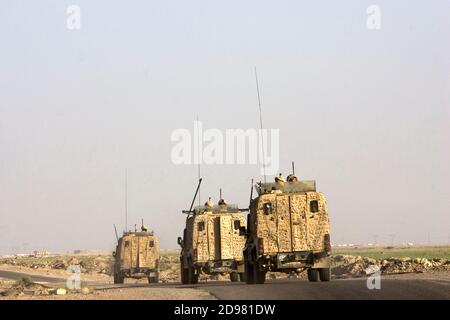 Forces britanniques en Irak. Un membre du 1er Bataillon Devonshire et Dorset Light Infantry en patrouille près de Bassora, dans le sud de l'Irak. Banque D'Images