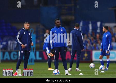 Kayden Jackson et Aristote Nsiala de la ville d'Ipswich semblent pendant l'échauffement - Ipswich Town v Crewe Alexandra, Sky Bet League One, Portman Road, Ipswich, Royaume-Uni - 31 octobre 2020 utilisation éditoriale uniquement - restrictions DataCo applicables Banque D'Images