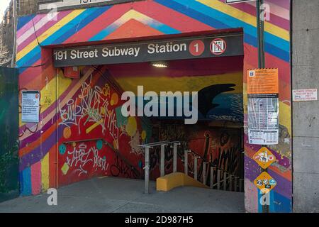 L'entrée de Broadway à la station de métro 191 Street dans la section Washington Heights de Manhattan, New York. Banque D'Images