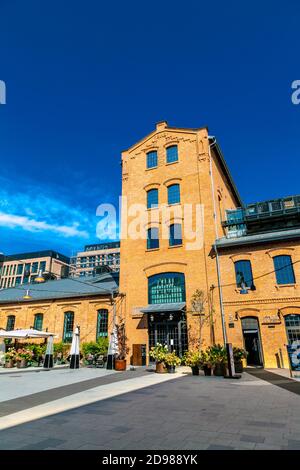 Praga Koneser Centre (Centrum Praskie Koneser) a réaménagé le complexe dans l'ancienne usine de vodka du quartier de Praga, à Varsovie, en Pologne Banque D'Images