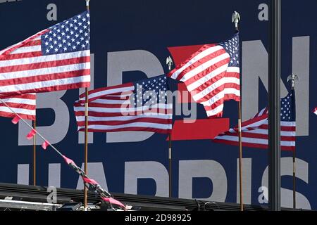 Wilmington, États-Unis. 03ème novembre 2020. Vue de côté de la scène où le candidat démocrate à la présidence Joe Biden devrait prendre la parole plus tard dans la journée, à Wilmington, DE, le 3 novembre 2020. Aujourd'hui est le jour du vote pour l'élection présidentielle américaine de 2020 qui a un billet démocrate de l'ancien vice-président Joe Biden et de son candidat au poste de vice-président Kamala Harris et un billet républicain du président sortant Donald J. Trump et du vice-président Mike Pence.(Anthony Behar/Sipa USA) crédit: SIPA USA/Alay Live News Banque D'Images