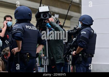 Vienne, Autriche. 03ème novembre 2020. Attentat terroriste à Vienne le 2 octobre 2020. Le premier quartier de Vienne est encore en cordonée. Jusqu'à présent, il y a eu 4 morts et 15 blessés graves. Banque D'Images