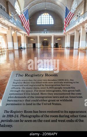 Monument national d'Ellis Island (États-Unis National Park Service), la salle d'enregistrement ou le Great Hall, New York Banque D'Images