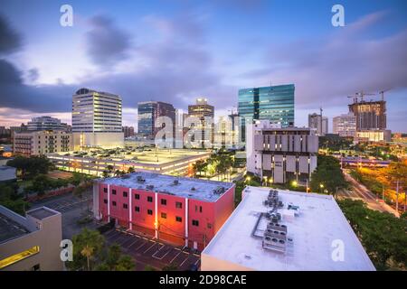 Ft. Lauderdale, Floride, USA Centre-ville paysage urbain au crépuscule. Banque D'Images