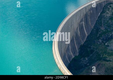 Barrage du réservoir alpin de Mooserboden près de Kaprun, Autriche Banque D'Images