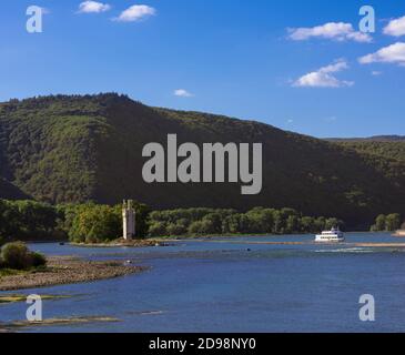 Binger Maeuseturm, Tour de la souris à coloration historique sur l'île de la souris à Bingen sur le Rhin, Rhénanie-Palatinat, Allemagne, Europe Banque D'Images