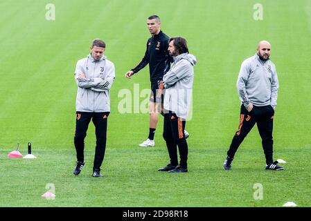 Turin, Italie. 03ème novembre 2020. Andrea Pirlo, Cristiano Ronaldo lors de la séance d'entraînement à la veille du match de football G de la Ligue des champions de l'UEFA Ferencváros contre Juventus FC le 2 novembre 2020 au Centre d'entraînement de Juventus à Turin. (Photo par Alberto Gandolfo/Pacific Press/Sipa USA) Credit: SIPA USA/Alay Live News Banque D'Images