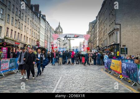 Besucher dans der Royal Mile von Edinburgh beim Fringe festival 13. Août 2019 Banque D'Images