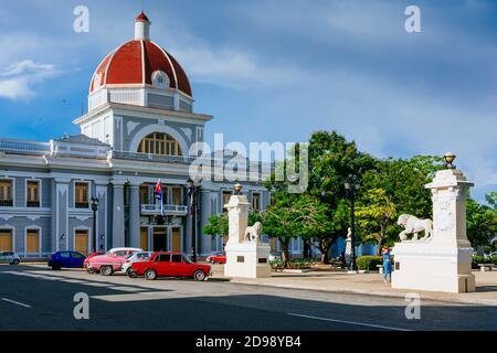 Palacio de Gobierno - Palais du Gouvernement - Hôtel de ville et Musée provincial près de Medici Lions, Cienfuegos, Cuba, Amérique latine et les Caraïbes Banque D'Images