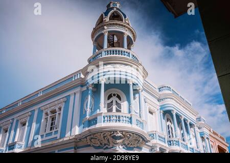 Le palais Ferrer avec tour d'observation, célèbre bâtiment néoclassique, maintenant Casa de la Cultura Benjamin Duarte - Maison provinciale de la Culture. Cienfuegos, Banque D'Images