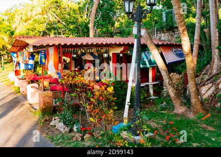 Petit bar et terrasse dans le parc Josone. Varadero, Cárdenas, Matanzas, Cuba, Amérique latine et Caraïbes Banque D'Images