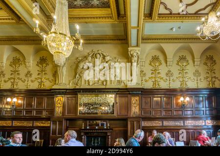 L'intérieur orné des salles à manger de l'orchestre philharmonique de Liverpool. Banque D'Images