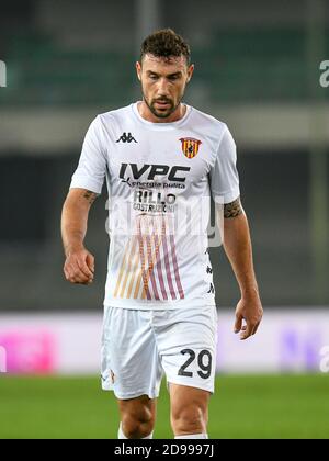 Vérone, Italie. 02 novembre 2020. Artur Ionita (Benevento) pendant Hellas Verona vs Benevento Calcio, Italie football série A match à Vérone, Italie, novembre 02 2020 crédit: Agence de photo indépendante/Alamy Live News Banque D'Images