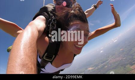 Photo de selfie de tandem de parachutisme Banque D'Images