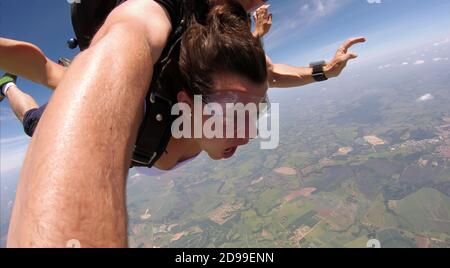 Photo de selfie de tandem de parachutisme Banque D'Images