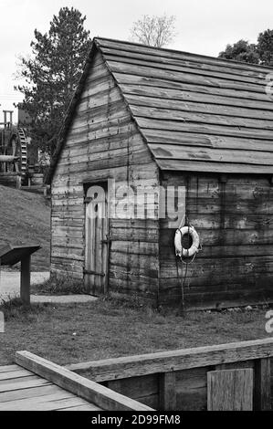 L'entrepôt de fer à côté de son quai sur la rivière Saugus à l'usine de fer de Saugus. Le Saugus Iron Works (à l'origine nommé Hammersmith) est un h national Banque D'Images