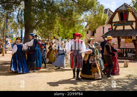 Festival de la Renaissance de l'Arizona et marché artisanal, danseurs d'époque Banque D'Images