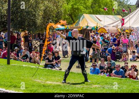 Festival de la Renaissance de l'Arizona et marché artisanal, Whip Performer Banque D'Images