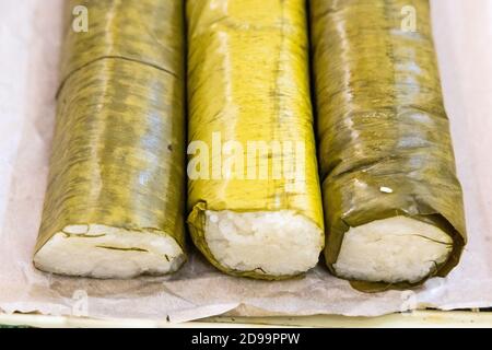 Thée rouleaux de lemang, riz gluant cuit en bambou. Banque D'Images