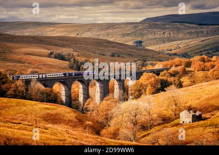 08.10.2020 Dent, Cumbria, Royaume-Uni. Le viaduc de Dent Head est le viaduc suivant sur le chemin de fer de Settle-Carlisle après le viaduc de Ribblehead, en direction de Carlisle. T Banque D'Images