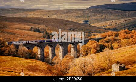 08.10.2020 Dent, Cumbria, Royaume-Uni. Le viaduc de Dent Head est le viaduc suivant sur le chemin de fer de Settle-Carlisle après le viaduc de Ribblehead, en direction de Carlisle. T Banque D'Images