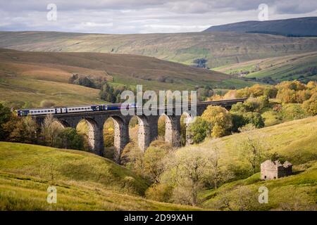 08.10.2020 Dent, Cumbria, Royaume-Uni. Le viaduc de Dent Head est le viaduc suivant sur le chemin de fer de Settle-Carlisle après le viaduc de Ribblehead, en direction de Carlisle. T Banque D'Images