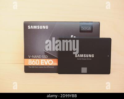 SÉOUL, CORÉE DU NORD - VERS OCTOBRE 2020 : disque SSD Samsung V-NAND 860 Evo Banque D'Images