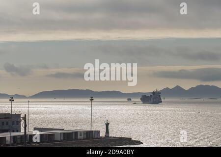 vue sur la baie de vigo au coucher du soleil avec le isles icies en arrière-plan Banque D'Images