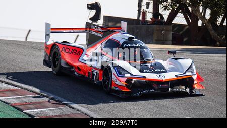 Nov 01 2020 Monterey, CA, États-Unis ACURA TEAM PENSKE # 07 pilotes H. Castroneves/R. Taylor entre dans le tire-bouchon lors du Championnat Hyundai Monterey Sports car à WeatherTech Laguna Seca Monterey, CA Thurman James/CSM Banque D'Images