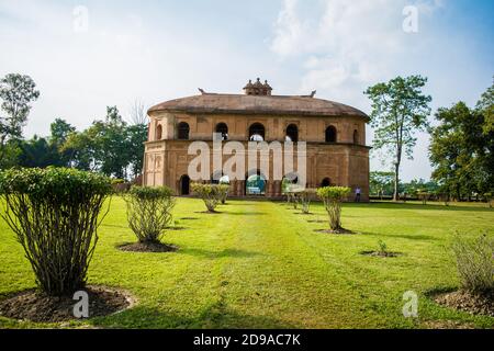 Le ranch ghar sibsagar assam est un bâtiment à deux étages qui servait autrefois de pavillon sportif royal Banque D'Images