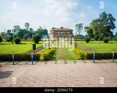 Le ranch ghar sibsagar assam est un bâtiment à deux étages qui servait autrefois de pavillon sportif royal Banque D'Images