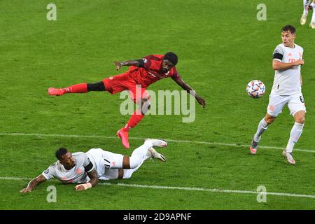 Sekou KOITA (Salzburg), action, duels contre Jerome BOATENG (FC Bayern Munich). Re: Joshua KIMMICH (FC Bayern Munich) FC Red Bull Salzburg - FC Bayern Munich 2-6 football Champions League, groupe A, stade de groupe, 3e match, le 3 novembre 2020 RED BULL ARENA SALZBURG. LES RÉGLEMENTATIONS DFL INTERDISENT TOUTE UTILISATION DE PHOTOGRAPHIES COMME SÉQUENCES D'IMAGES ET/OU QUASI-VIDÉO. | utilisation dans le monde entier Banque D'Images