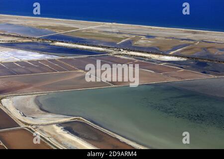 Département de l'Aude (sud de la France) : vue aérienne des marais salants de la Palme Banque D'Images