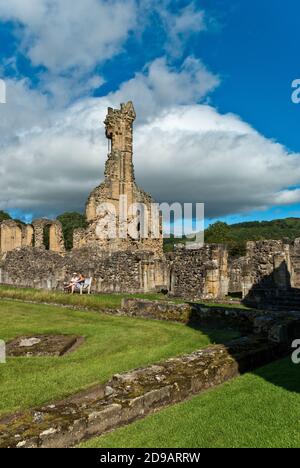 Les ruines de l'abbaye de Byland, Coxwold, North Yorkshire, Royaume-Uni; dit être l'abbaye cistercienne la plus ambitieuse construite en Angleterre au XIIe siècle. Banque D'Images