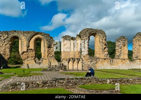 Les ruines de l'abbaye de Byland, Coxwold, North Yorkshire, Royaume-Uni; dit être l'abbaye cistercienne la plus ambitieuse construite en Angleterre au XIIe siècle. Banque D'Images