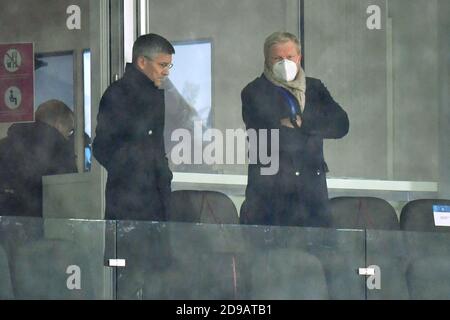De gauche à droite : Herbert HAINER (président FC Bayern Munich), Oliver KAHN (président désigné de l'équipe de direction de la FCB) avec masque, masque sur les stands. FC Red Bull Salzburg - FC Bayern Munich 2-6 football Champions League, Groupe A, stade de groupe, 3e jour de match, le 3 novembre 2020 RED BULL ARENA SALZBURG LA RÉGLEMENTATION DFL INTERDIT TOUTE UTILISATION DE PHOTOGRAPHIES COMME SÉQUENCES D'IMAGES ET/OU QUASI-VIDÉO. | utilisation dans le monde entier Banque D'Images