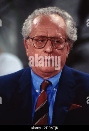 Schriftsteller Johannes Mario Simmel auf der Buchmesse à Francfort, Allemagne 1993. Banque D'Images