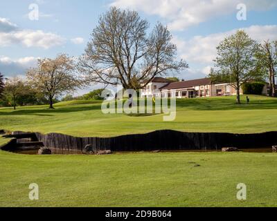 Club de golf Mullingar, Belvedere, Mullingar, Co. Westmeath, Irlande - vue sur le club House donnant sur le parcours. Banque D'Images