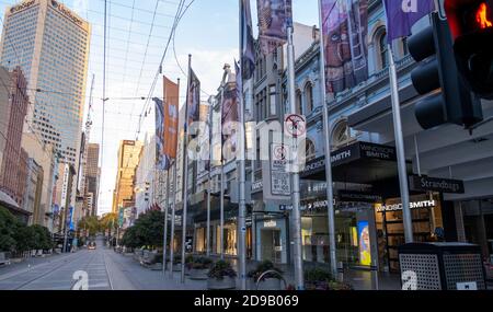 Il n'y a presque personne dans le centre de Bourke Street En raison du blocage du coronavirus en Australie Banque D'Images