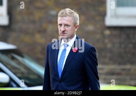 Downing Street Westminster Londres, Royaume-Uni. 4 novembre 2020. Oliver Dowden Secrétaire à la culture arrive à Downing Street la veille du nouveau verrouillage du Royaume-Uni commence Credit: MARTIN DALTON/Alay Live News Banque D'Images