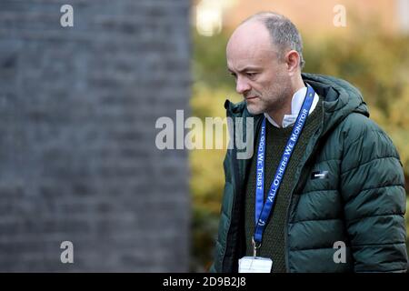 Downing Street Westminster Londres, Royaume-Uni. 4 novembre 2020. Dominic Cummings arrive à Downing Street la veille du nouveau verrouillage du Royaume-Uni commence Credit: MARTIN DALTON/Alay Live News Banque D'Images