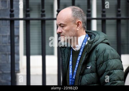 Downing Street Westminster Londres, Royaume-Uni. 4 novembre 2020. Dominic Cummings arrive à Downing Street la veille du nouveau verrouillage du Royaume-Uni commence Credit: MARTIN DALTON/Alay Live News Banque D'Images