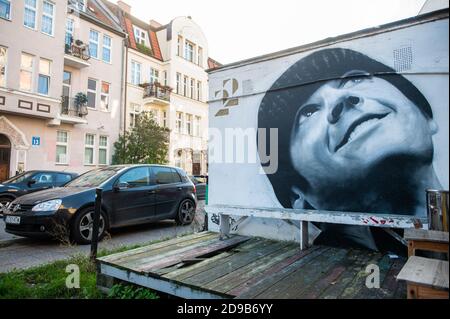 Une fresque Graffiti de Jack Nicholson de 'One a survolé le Nest de Cuckoo' vu à Gdansk Wrzeszcz. Les peintures murales sont très populaires dans les grandes villes polonaises et sont une sorte d'art. Banque D'Images