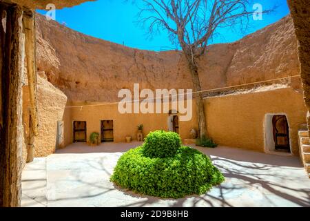 Cour intérieure d'habitations souterraines berbère. Matmata, Tunisie, Afrique du Nord Banque D'Images