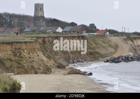 Érosion côtière à Happisburgh, nord-est de Norfolk, Angleterre, Royaume-Uni Banque D'Images